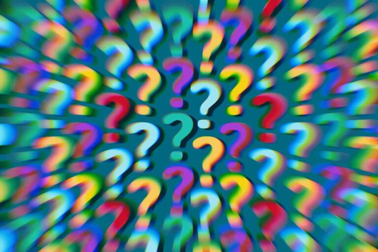 Bunte verschwommene Fragezeichen
